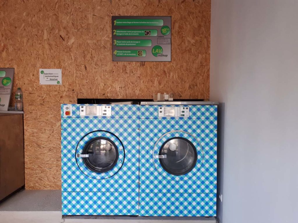 machine-laver-adhesif-facade